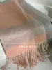 Diseño Otoño e Invierno 2025 Bufanda 100% Cachemira Genuina Estilo Británico Nuevo Cuadros Bufanda Cálida a Prueba de Viento con Borlas