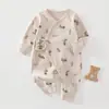 Roupas de Borboleta para Bebê Recém-Nascido Roupas de Bebê Primavera e Outono Algodão Puro Classe A Todas as Estações Roupas de Monge para Recém-Nascido Macacão
