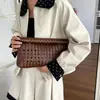 Bolso de axila transfronterizo de gran capacidad con diseño calado para mujer, nuevo modelo 2026, bolso de hombro suave de PU, bolso de mano casual