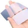 Fita de Velcro para Bebê é Leve, Macia e Não Arranha a Pele; Lenços para Fraldas e Saliva São Costurados no Lugar com Fechos de Velcro de Nylon