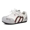 Nueva colección de otoño 2026: zapatillas blancas versátiles, retro y peculiares, con puntera ancha, estilo casual, tacón oculto para mayor altura y suelas suaves, diseñadas como zapatillas de entrenamiento alemanas para mujer