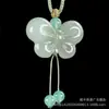 Colgante de Jade Aventurina de Color Claro en Verde Lago, Hebilla de Paz, Adorno de Jade de Mariposa y Flor, Venta al por Mayor para Fuentes de Transmisión en Vivo