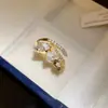 Anillo abierto de gota de agua de circón transfronterizo, versátil y elegante para ir al trabajo, anillo exquisito y único para el dedo índice, lujo ligero con un toque de alta gama