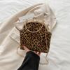 Bolsa de Mão com Estampa de Leopardo Moda Transfronteiriça Comércio Exterior para Mulheres 2025 Nova Bolsa de Jantar com Corrente Tendência Versátil Bolsa de Ombro Transversal