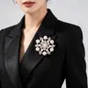 Broche vintage con adornos de diamantes, broche de aleación de alta gama y versátil, accesorio de pin de moda para mujer de comercio exterior al por mayor