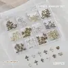 Accesorios para Uñas Artísticas Caja de 12 Compartimentos Mariposa Metálica Mixta Cuervo Corazón Cruz Cinta Lazo Decoración para Uñas de Forma Especial