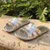 Pantuflas de exterior para niñas 2026 verano nuevo zapatos para niños zapatos de princesa para niña sandalias de playa antideslizantes de moda