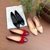 Sapatos Femininos Quadrados com Laço Suave e Bonito Estilo Francês 2025 Novo Modelo Combinados com Saias, Sapatos Elegantes de Couro Envernizado com Decote Baixo