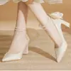 Sapatos de salto alto estilo francês para mulheres, verão 2023, design único, confortáveis para os pés, adequados para madrinhas e casamentos, sapatos de noiva de uso duplo