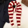 Cachecol Tricotado com Pompons em Listras Color-Blocked Amarelo Dopamina e Cor de Café para Mulheres, Engrossado para Outono e Inverno, Quente e Resistente ao Frio, Aquecedor de Pescoço Pequeno Estiloso