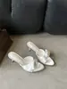 Primeiro Encontro com as Sandálias Slip-On Florais de Cetim Estilo Fada Francesa para Mulheres, Novo Modelo Verão 2026, Salto Fino Elegante, Design Sexy de Bico Aberto