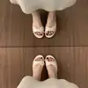 Temporada do Primeiro Encontro: Sandálias de Encaixe Abertas Estilo Ballet Suave, Novidade para o Verão de 2026, Sandálias com Salto Anabela e Laço de Cetim Francês