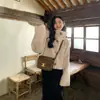Nuevo Abrigo Corto Engrosado Otoño/Invierno 2026 Estilo Retro Nicho Cuello Alto Cálido Abrigo de Felpa para Mujeres Menudas