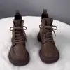 Botas Martin femininas de sola grossa, sola plana, novo estilo 2026, versáteis para outono e inverno, adequadas para mulheres baixinhas, estilo britânico, forradas com fleece, engrossadas e quentes, botas curtas