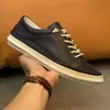Fornecimento direto da fábrica estação europeia faixa elástica sapatos masculinos tendência Joker sapatos de couro respiráveis sapatos casuais masculinos uma geração de cabelo