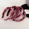 Atmosfera de Natal e Ano Novo Faixa de Cabelo de Lã com Padrão Xadrez Vermelho e Cabeça de Esponja Estilo Outono e Inverno Elegante Aumento de Branco Faixa de Cabelo Alta Grampo de Cabelo