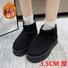 Botas de Neve Grossas com Forro de Lã Novo Estilo de Inverno para Mulheres, Sapatos Peludos Versáteis da Moda para Uso Externo, Sapatos de Algodão Quentes de Solado Grosso de Inverno para Mulheres