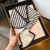 Bufanda de Oreja Nueva Estampada de Primavera al por Mayor Bufanda de Oreja Pequeña Coreana de Doble Cara con Cinta Protección de Cuello Versátil para Mujer