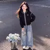 Conjunto de Chaqueta de Béisbol Estilo Universitario para Niñas de Primavera y Otoño con Cremallera y Diseño de Moño, Conjunto de Pantalones de Mezclilla, Moderno
