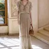 Em Estoque: Vestido Vintage de Fio Fino 100% Viscose com Decote V, Mangas Curtas Leves, Ajuste na Cintura e Estampa Floral para Férias