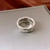 Anillo de Luz de Zirconia con Patrón de Diamante Europeo y Americano Lujo Alto Gama Exquisito Anillo para el Dedo Índice Tendencia Versátil Joyería para Mujeres Venta al por Mayor