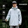 Jaqueta softshell estilo coreano, adequada para homens e mulheres, projetada para atividades ao ar livre, oferecendo resistência à água, ao vento e a manchas, uma peça de vestuário externa elegante e versátil para caminhadas e uso diário