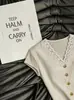 Camisa de encaje patchwork de diseño de nicho de alta gama con cuello en V para mujer, nuevo estilo de verano 2026, camisa única para mujeres petite