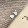 Pendientes de amor azul claro de nuevo estilo 2024, pendientes de mujer de temperamento simple, de alta gama, en forma de corazón, de moda, combinables con todo.