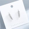 Brincos Femininos S925 Sterling Prata Brincos Folha Dormir Sem Pegar Unhas de Orelha em 2023 Brincos de luxo leves populares