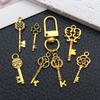 Mezcla de 20 colgantes de aleación con forma de trébol de cuatro hojas con forma de llave de amor de oro antiguo retro hechos a mano, accesorios de joyería DIY al por mayor