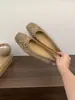 Primeiro Encontro com o Vento Fresco Estilo Francês Sapatos de Salto Alto de Boca Rasa 2026 Novo Versátil Laço Temperamento Suave Sapatos de Vovó