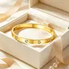 Pulseira de aço titânio, luxo leve, finamente esculpida, cheia de diamantes, moderna, na moda, simples, alto valor estético, pulseira feminina, pode ser lavada sem desbotar