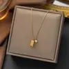 Acero de titanio no se decolora buena suerte rico pequeño collar de oro para mujer nicho de alta gama cadena de clavícula temperamento de lujo ligero todo lo combina