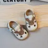 Zapatos de Cuero Casuales para Niñas Suela Suave Lindos Dibujos Animados para Niños Pequeños 2026 Moda Nueva Primavera y Verano Huecos Transpirables Zapatos Individuales para Niños