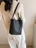 Bolsa de mão versátil para o dia a dia, estilo transfronteiriço, bolsa tipo saco para mulheres, nova coleção de verão 2026, bolsa de ombro/transversal casual e moderna