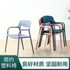Cadeira de Braço de Plástico com Design Espesso de Peça Única, Adequada para Jantar em Casa, Barracas de Comida ao Ar Livre e Lojas de Chá com Leite