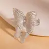 Anillo de Acero de Titanio Estilo Europeo y Americano Diseño de Anillo de Mariposa y Flor Estilo Palacio Nicho Lujo Ligero Fabricante Venta al por Mayor Anillo de Acero Inoxidable