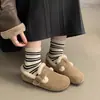 Mocasines estilo Birkenstock invierno 2026 nuevos zapatos de algodón con felpa de invierno zapatos de piel cálida para mujer cierre de hebilla de capas zapatos de punta cerrada