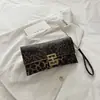 Bolsa de mão envelope simples e elegante para a noite para mulheres, bolsa de mão popular e nova da moda 2026 para moedas e chaves