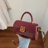 Bolso Cuadrado Pequeño de Moda Lujo Ligero Nuevo Nicho Retro Versátil Bolso de Hombro Estilo Occidental para Viajes Cotidianos Bolso Cruzado de Mano