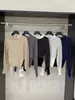 Camada base elegante estilo francês com gola alta e retalhos 2026 outono e inverno novo produto gola redonda pequena suéter listrado bicolor de manga longa