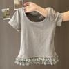 Foto Real de Camiseta de Algodón de Manga Corta para Mujer, Verano Ajustada Estilo Coreano con Adorno de Encaje en el Dobladillo, Cuello en U, Hombro Normal Manga Media