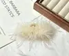 Presilha de Cabelo Moderna com Pena de Avestruz para Coque na Nuca, Presilha Garra de Pena, Versátil de Inverno Grande 13cm Presilha de Cabelo com Pena Atacado