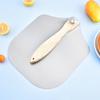Pala de pizza plegable explosiva de Amazon con mango de madera, herramienta para transferir pizza y hornear pizza.
