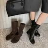 Novidades da boutique! Botas femininas novas para Outono/Inverno 2026, de camurça, com salto grosso e bico redondo, finas, populares entre influenciadoras