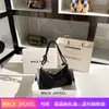 Una generación de pequeño grupo de bolso con pedrería de diamantes 2022 nuevo popular bolso francés bandolera underarm venta al por mayor
