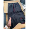 Pantalones de secado rápido frescos de estilo americano de lujo ligero para hombre, pantalones rectos transpirables finos de verano con múltiples bolsillos, tacto de alta gama y colores contrastantes