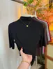 Camiseta sencilla de color liso para mujer con mangas tres cuartos, versátil para primavera, elegante, adelgazante, cuello semi-alto, ajustada, elástica, top interior de moda
