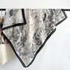 Novo Estilo Outono e Inverno Lenço Quadrado Grande de Veludo Sintético, Estampado com Paisagens e Florestas de Bordo, Xale à Prova de Vento e Quente, Cachecol Artístico e Versátil