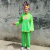 Danza Yangko, accesorios de danza de portar canastas de flores, llevar las canastas de flores a la casa de los padres, vara de carga roja, actuación folclórica, actuación festiva